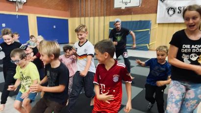 Bild: exb
Im Kurs "Selbstbehauptung und Selbstverteidigung für Kids" lernten Kindern zwischen 7 und 12 Jahren, wie sie Gefahrensituationen erkennen und vermeiden und sich notfalls schnell in Sicherheit bringen können.