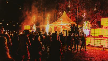 Archivbild: ShedowPics Media/exb
Feierstimmung herrschte 2021 beim "AfterWorld"-Open-Air in Immenreuth. Die Musik wurde von einigen Bürgern in Immenreuth als Lärmbelästigung wahrgenommen. Gibt es heuer Auflagen zur Lautstärke?