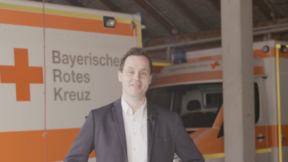 Bild: BRK-Kreisverband Amberg-Sulzbach/exb
Der BRK-Kreisverband Amberg-Sulzbach will die Verbesserung der Arbeitsbedingungen in seinen stationären Pflegeeinrichtungen jetzt selbst in die Hand nehmen, berichtet Kreisgeschäftsführer Sebastian Schaller.