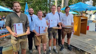 Bild: gth
Ehrungen beim Burschenverein (von links): Dominik Schuler, stellvertretender Vorsitzender Marco Franz, Florian Pirzer, Stefan Nübler, Vorsitzender Oliver Zweck und Christian Strobl
