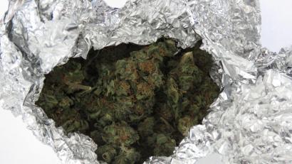 Bild: Polizeiinspektion Waldsassen/exb
Rund 100 Gramm Marihuana hatten die Zwillingsbrüder in ihrem Auto dabei.