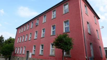 Bild: bey
Das "Gästehaus" wird nach dem Umbau nicht mehr zu erkennen sein. Jetzt sind Bauarbeiten notwendig, deren Umfang zunächst nicht abzusehen war.