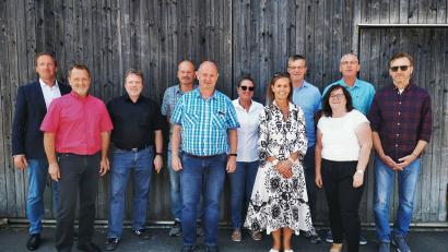 Bild: Staatliches Bauamt/Willer/exb
Verdiente Mitarbeiter des Staatlichen Bauamtes werden geehrt: (von links) Bereichsleiter Straßenbau Tobias Bäumler, Stefan Heumann (Vorsitzender des Personalrats), Behördenleiter Roman Beer, Johann Fehlner, Peter Hüttner, Susanne Schrempel, Birgit Bodensteiner-Blendl, Michael Bartmann, Martina Aust, Thomas Schönfelder und Johann Pirzer.