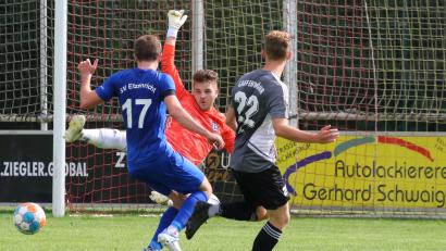 Archivbild: Dieter Jäschke
Nach dem 3:1-Sieg gegen den SV Etzenricht (Szene) will die SV Grafenwöhr nachlegen und beim Aufsteiger SV Auerbach am liebsten den nächsten Dreier holen.