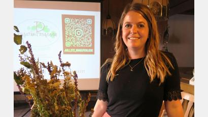 Bild: gru
Julia Etzold hat die Ausbildung zur Kräuterpädagogin abgeschlossen und hielt beim Gartenbauverein Edelsfeld ihren ersten Vortrag in der Öffentlichkeit.