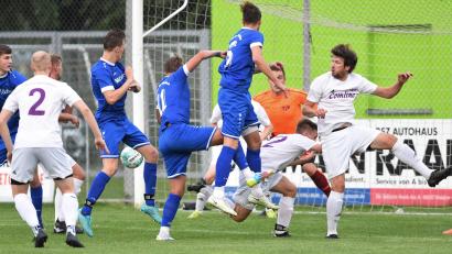 Bild: Büttner
Dicke Luft im Wernberger Strafraum: Die SpVgg SV Weiden II und der TSV Detag trennten sich am Freitagabend mit einem gerechten 1:1.