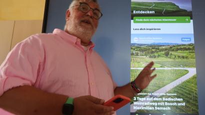 Bild: Kunz
Leute, die am Computer oder Handy fit werden möchten, können den Kurs bei Peter Klein besuchen.