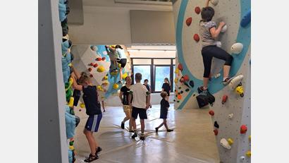 Bild: krb
Das Klettern macht den Kindern großen Spaß.