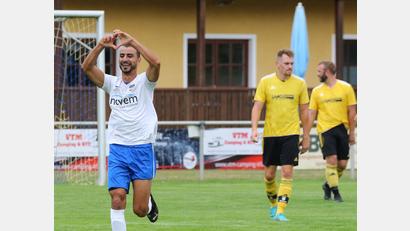 Bild: Dieter Jäschke
Haroun Kahouli traf zum Vorbacher 1:0-Sieg beim TSV Eslarn.