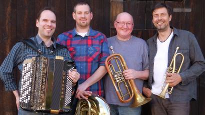 Bild: Blech-Akkord/exb
Blech-Akkord, nach eigener Aussage die "erste Boygroup der Volksmusik", steht für zünftige Biergartenklänge aus Franken, Bayern und Böhmen.