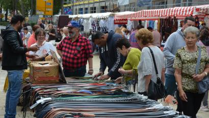 Bild: jr
Mächtig was los war am Sonntagnachmittag beim traditionellen Bartholomäusmarkt in der Marktredwitzer Innenstadt.