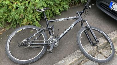 Bild: pivo/exb
Der Dieb hat an einem der Tatorte ein Mountainbike zurückgelassen, welches bislang nicht zugeordnet werden konnte.