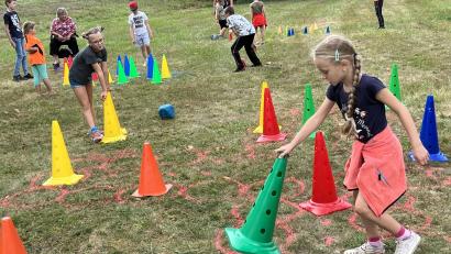 Bild: nza
Als Spielfiguren wurden beim "Mensch ärgere Dich nicht" unter freiem Himmel in Thumsenreuth farbige Pylonen eingesetzt.
