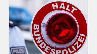 Symbolbild: Bundespolizei/exb
Die Polizei nahm Ermittlungen wegen Einschleusens von Ausländern auf.