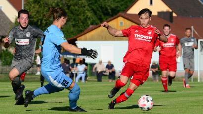 Bild: ham
Julian Kiener (rechts) und die Pfreimder hoffen jetzt gegen den FC Amberg auf den ersten Saisonsieg.