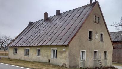 Bild: gz
Auf das ehemalige Anwesen von Maria Theresia und Adam Bösl kam um 1900 ein Glockenturm. Nach dem Abriss wurde an selber Stelle ein neuer Glockenturm errichtet.