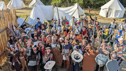 Bild: ECW Jugendbildung/exb
Nach dem Unwetter, der zahlreiche Zelte zerstörte, konnten die drei Larp-Zeltlager des Vereins ECW Jugendbildung in Immenreuth dennoch stattfinden. Insgesamt nahmen 140 Menschen an den Veranstaltungen teil.