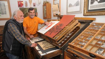 Bild: ige
Hier sind sie in ihrem Element: Günther (Tobisch) links) und Michl Gölling an ihrem Arbeitsplatz in der Hersbrucker Stadtmauer.