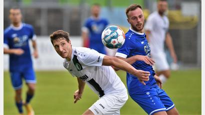 Bild: Büttner
Auch Pavel Panafidin (rechts) wird der SpVgg SV Weiden am Freitag im Spitzenspiel gegen den FC Eintracht Bamberg fehlen. Die Verletztenliste bei den Weidenern ist lang.