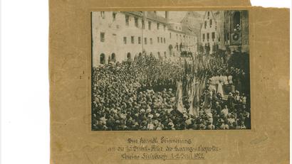 Bild: Archiv: Heger/exb
5000 Menschen sollen 1922 auf den Beinen gewesen sein, als der Gesang- und Orchesterverein sein 75-jähriges Bestehen feierte.