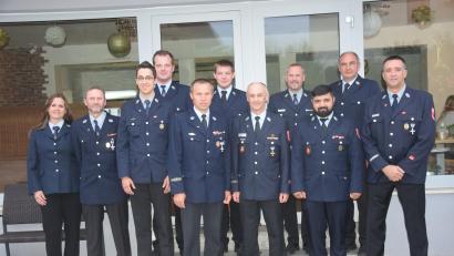 Bild: fz
Christian Göbel, Walid Hesso, Herbert Pschierer, Martin Meißner, Johannes Albrecht und Ausbilder Thomas Steiner (vorne von rechts) stehen für ausgezeichnete Leistung in Ausdauer, Kraft und Koordination.