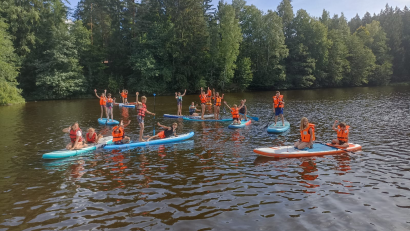 Bild: krb
Die Neustädter Kinder haben am Gaisweiher Riesenspaß. Die Aktion kam so gut an, dass sie im nächsten Jahr wiederholt werden soll.
