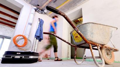 Symbolbild: Hauke-Christian Dittrich
Häusle bauen und nicht Sparen wollen? Schwierige Kombination.