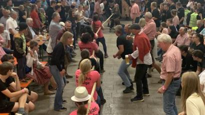 Bild: tok
Die Wurzer Frauen mit dem Teamnnamen „die Se(x)chs Richtigen“ legen sich mächtig ins Zeug.