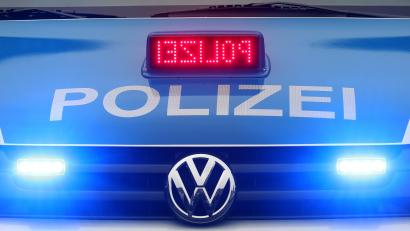 Symbolbild: Roland Weihrauch
Im Bereich der Regensburger Herbstdult kam es zu einem Angriff gegen einen Mann. Die Polizei sucht nun Zeugen.