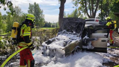 Symbolbild: Feuerwehr Grafenwöhr / exb
Die Feuerwehr Grafenwöhr konnte das brennende Auto löschen.