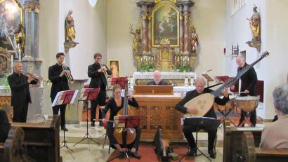Bild: sei
Wegen Regen muss das letzte Konzert in Wurz 2022 mit dem Barocktrompetenensemble Berlin in die Pfarrkirche verlegt werden.
