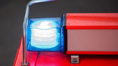 Symbolbild: Daniel Bockwoldt/dpa
In einer Garage in Burglengenfeld geriet der Akku eines E-Bikes in Brand.