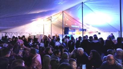 Bild: gi
Ein Sommernachtsfest im Zelt feierte die Landjugend Tröbes mit zahlreichen Gästen. DJ Mike bot Musik für jeden Geschmack.