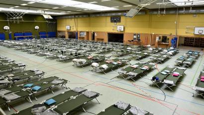 Archivbild: Petra Hartl
Die Notunterkunft in der GMG-Turnhalle am Tag vor der Ankunft der ersten Flüchtlinge aus der Ukraine. Ab September sollen hier wieder Kinder Sport treiben.