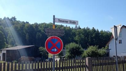 Bild: Gemeinde Ebermannsdorf/exb
In der Theuerner Straße in Ebermannsdorf gilt nun ab dem Eschenweg bis zur Hauptstraße ein absolutes Halteverbot.