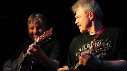 Bild: Franz Nagler/MistleToe &amp; Ivy
Nach der Filmvorführung und einer 45-minütigen Pause spielt ab 21 Uhr das Duo "MistleToe & Ivy" im Ring-Theater in Amberg.