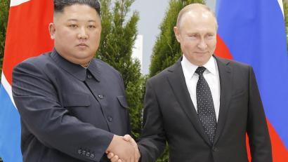Archivbild: Alexander Zemlianichenko
Kauft Russland nun Munition aus Nordkorea? US-Informationen deuten darauf hin.