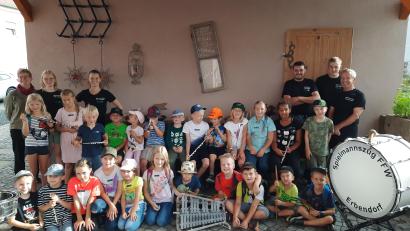 Bild: fks
Im Rahmen des Ferienprogramms retteten Kinder das Königreich "Hauxdorfia" vor großer Not. 24 Kinder nahmen an der Veranstaltung des Erbendorfer Spielmannszuges teil.