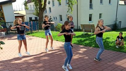 Bild: gz
Die Tanzgruppe der Musikschule glänzt beim Kinderferientag mit Auftritten.