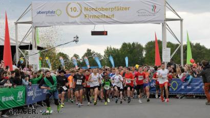 Archivbild: Alexander Unger
Jedes Jahr bewegt der Nofi-Lauf die nördliche Oberpfalz, wie hier beim Jubiläumslauf zum 10. Geburtstag der Großveranstaltung in Weiden. 2020 ist Tirschenreuth zum dritten Mal Austragungsort des Firmenlaufs.