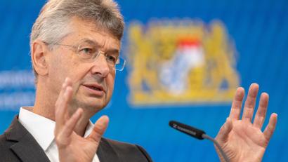 Bild: Peter Kneffel/dpa/Archivbild
Michael Piazolo, (Freie Wähler), spricht.