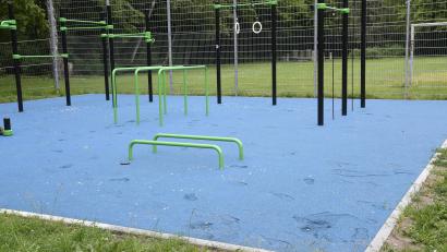 Bild: Petra Hartl
Calisthenics-Geräte (wie hier am Jugendzentrum Weiden) sollen auch zwischen Tennisplätzen und Trainingsplatz am Vorbacher Sportgelände einen Platz finden.
