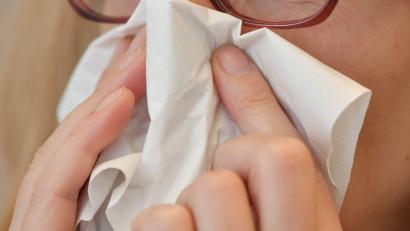 Symbolbild: Patrick Pleul/dpa-Zentralbild/dpa
In Weiden und im Landkreis Neustadt steigen die Corona-Inzidenzen.