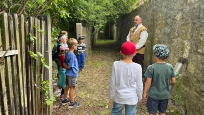 Bild: Kultur- und Militärmuseum Grafenwöhr/exb
Schwedenheld Martin Posser (Matthias Hörl) erzählt von seiner Heldentat
: