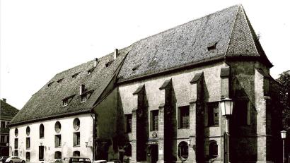 Bild: Landesamt für Denkmalpflege / exb
Das Amberger Stadttheater um 1970. Das Foto aus dem Bestand des bayerischen Landesamts für Denkmalpflege zeigt den Zustand der ehemaligen Franziskanerkirche St. Bernardin vor der Sanierung.