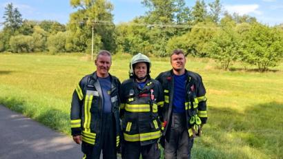 Bild:  Rettinger
Peter Rettinger, Einsatzleitung Weiding, Petr Vejvancicky, .Kommandant von Hasici Pobezovice, und Martin Kopecky, Einsatzleitung Pobezovice (von links).