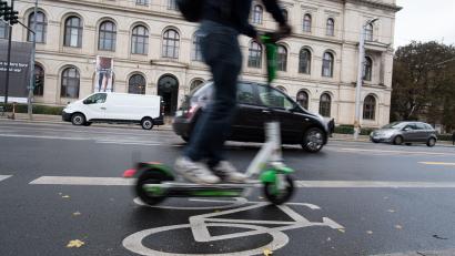 Bild: Jörg Carstensen/dpa
Unter Drogeneinfluss ist ein 38-Jähriger mit einem E-Scooter unterwegs gewesen.