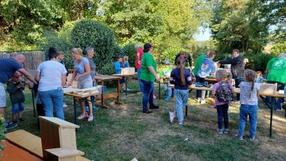 Bild: Walter Wolf/exb
Beim Gartenbauverein war im Ferienprogramm Basteln angesagt.