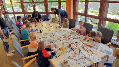 Bild: bsc
Viel Abwechslung bot das Ferienprogramm der Jungen Union. Neben sportlichen Wettbewerben mussten auch Bastelarbeiten von den Kindern erledigt werden.