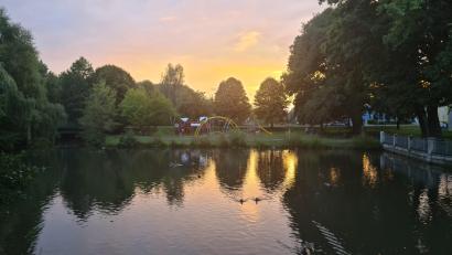 Bild: sne
Der Energiebedarf der Pumpe des Springbrunnens im Stadtweiher ist hoch. Nun wurde sie für den Winter abgebaut.